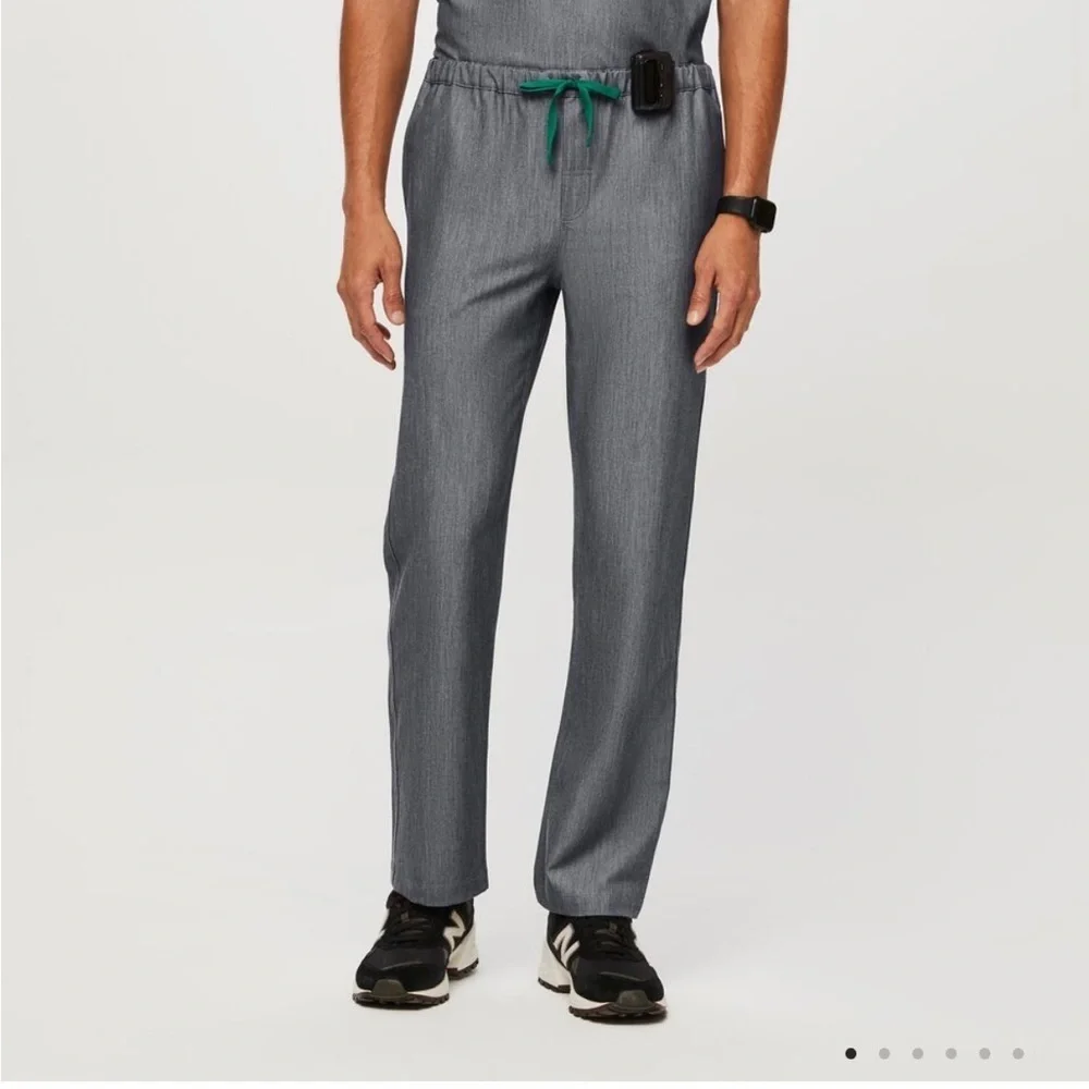 Figs Men’s Pisco Basic Scrub Pants in Graphite Sz M